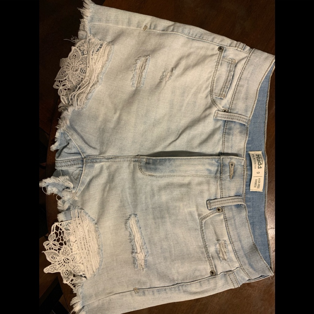 Light colored Mudd shorts size 9
